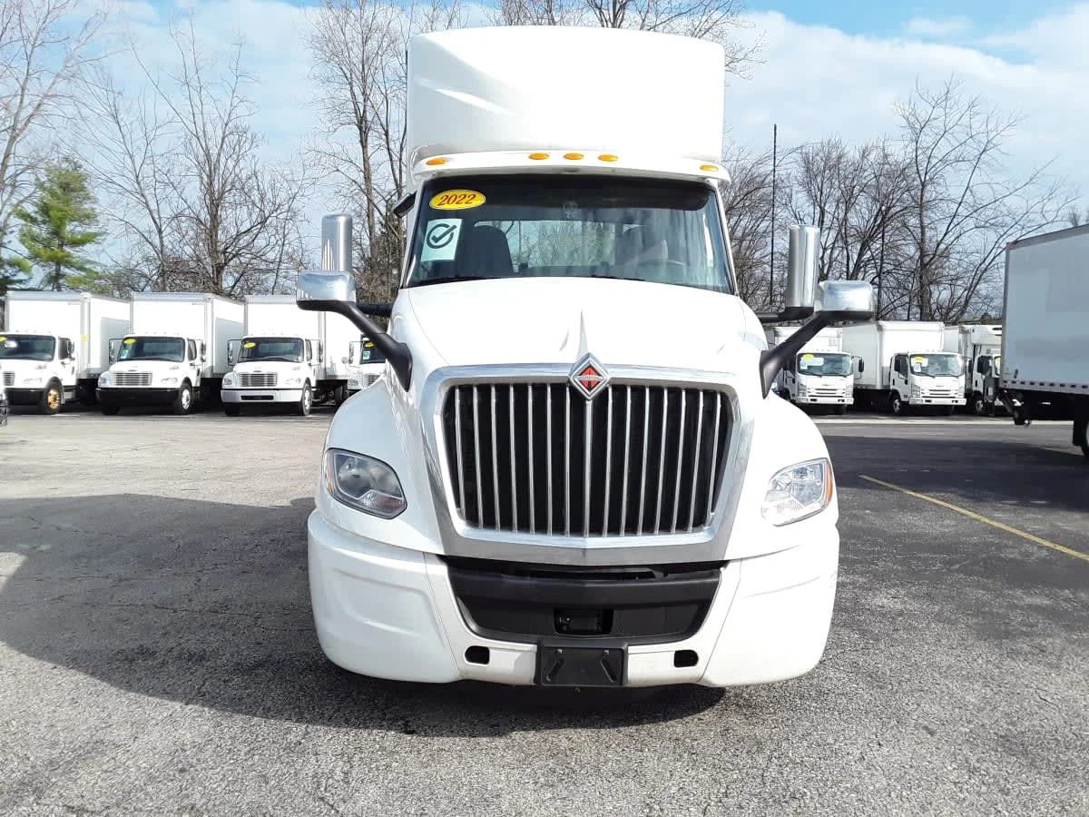 2022 International LT - image 2