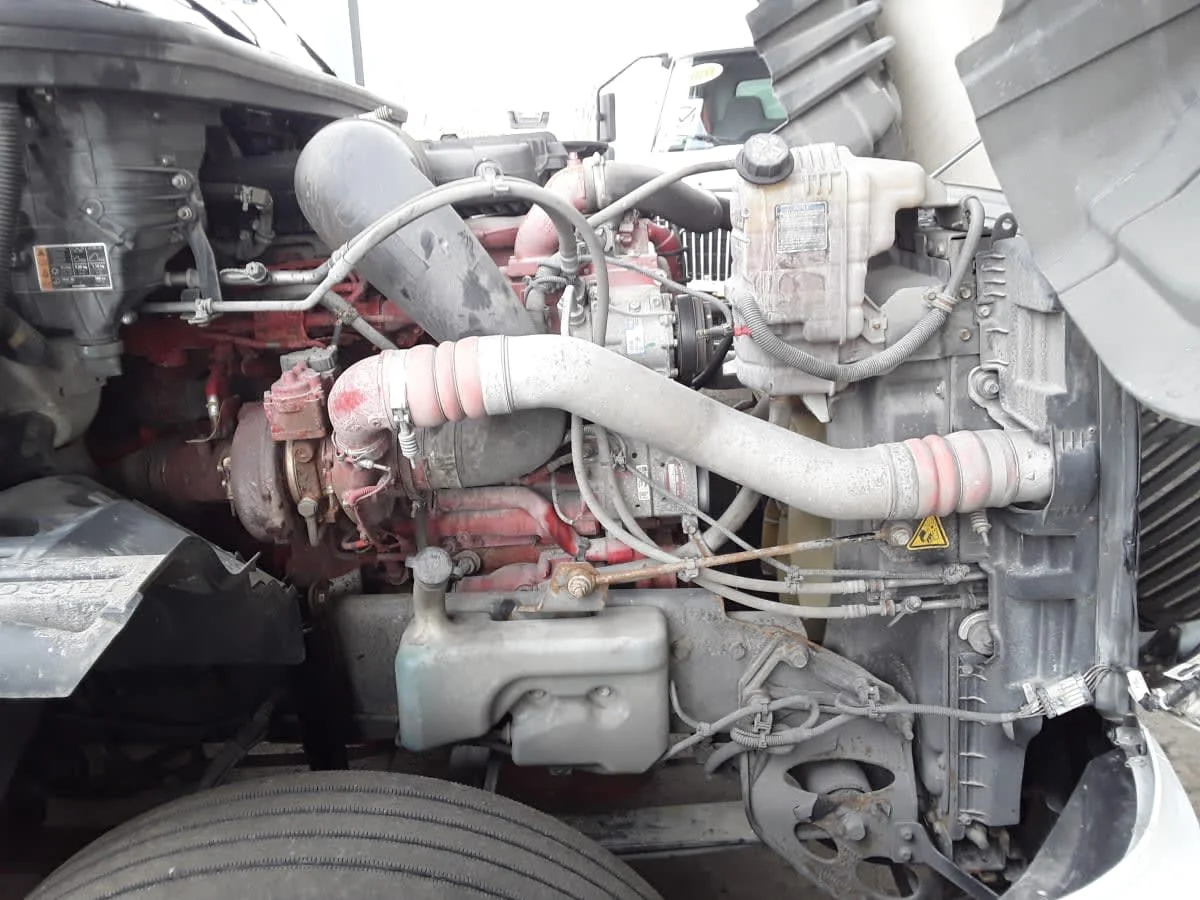 2022 International LT - image 8