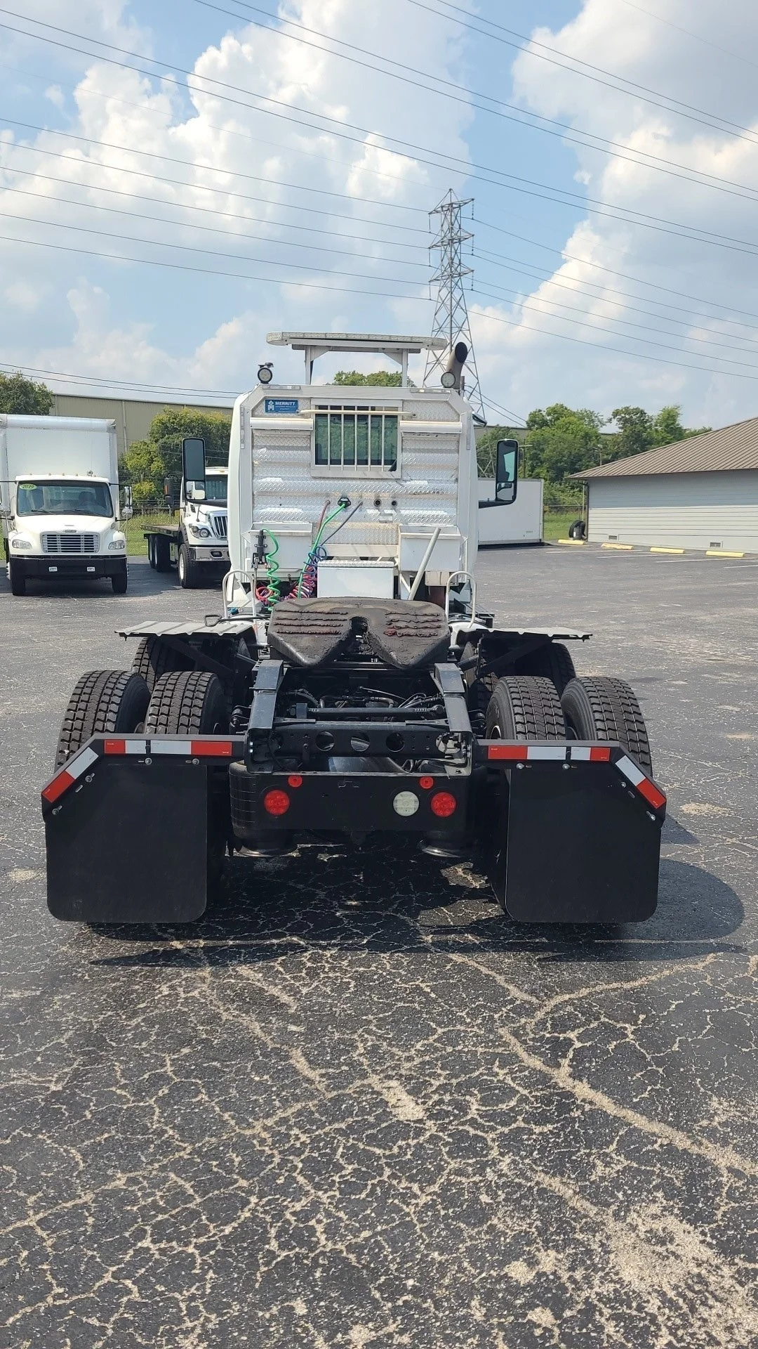 2018 International LT - image 9