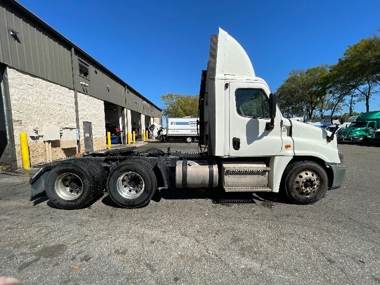 2018 Freightliner Cascadia in Pensacola, FL — photo 8