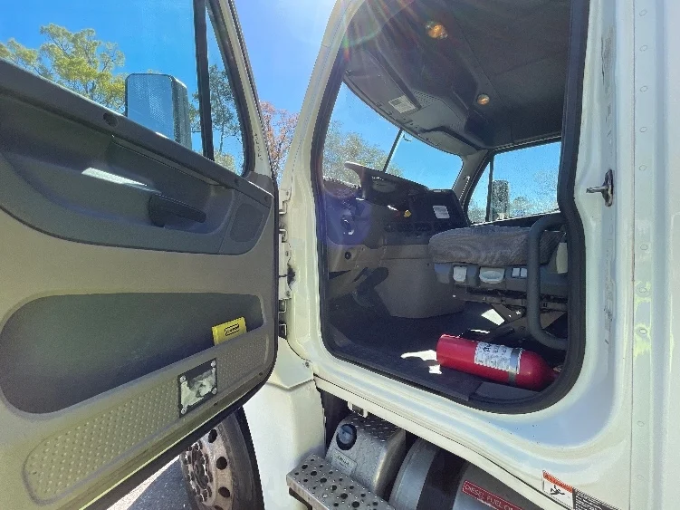 2018 Freightliner Cascadia in Pensacola, FL — photo 9
