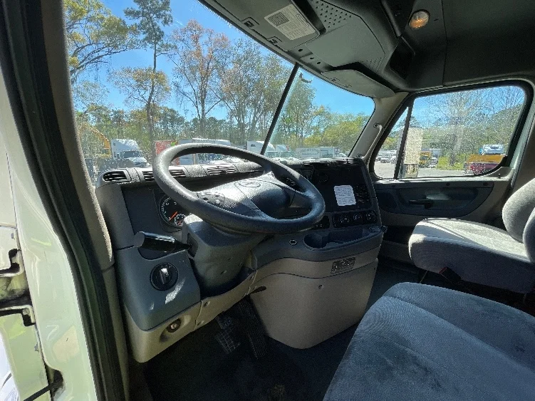 2018 Freightliner Cascadia in Pensacola, FL — photo 10