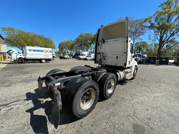 2018 Freightliner Cascadia in Pensacola, FL — photo 7