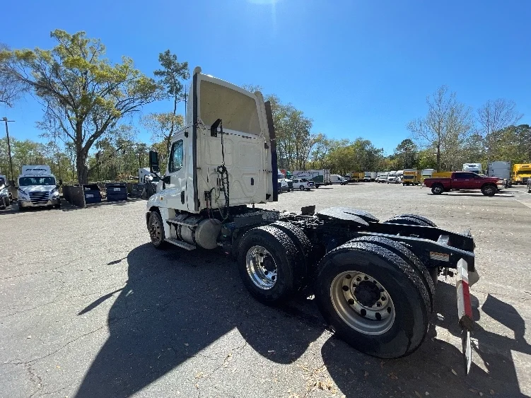 2018 Freightliner Cascadia in Pensacola, FL — photo 5