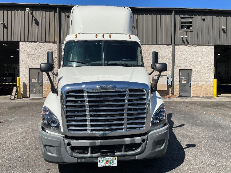2018 Freightliner Cascadia in Pensacola, FL — photo 2