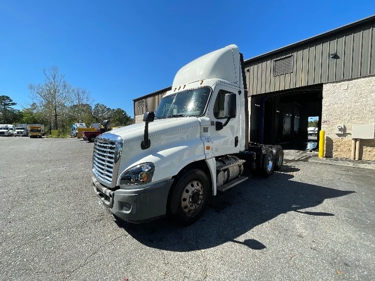 2018 Freightliner Cascadia in Pensacola, FL — photo 3