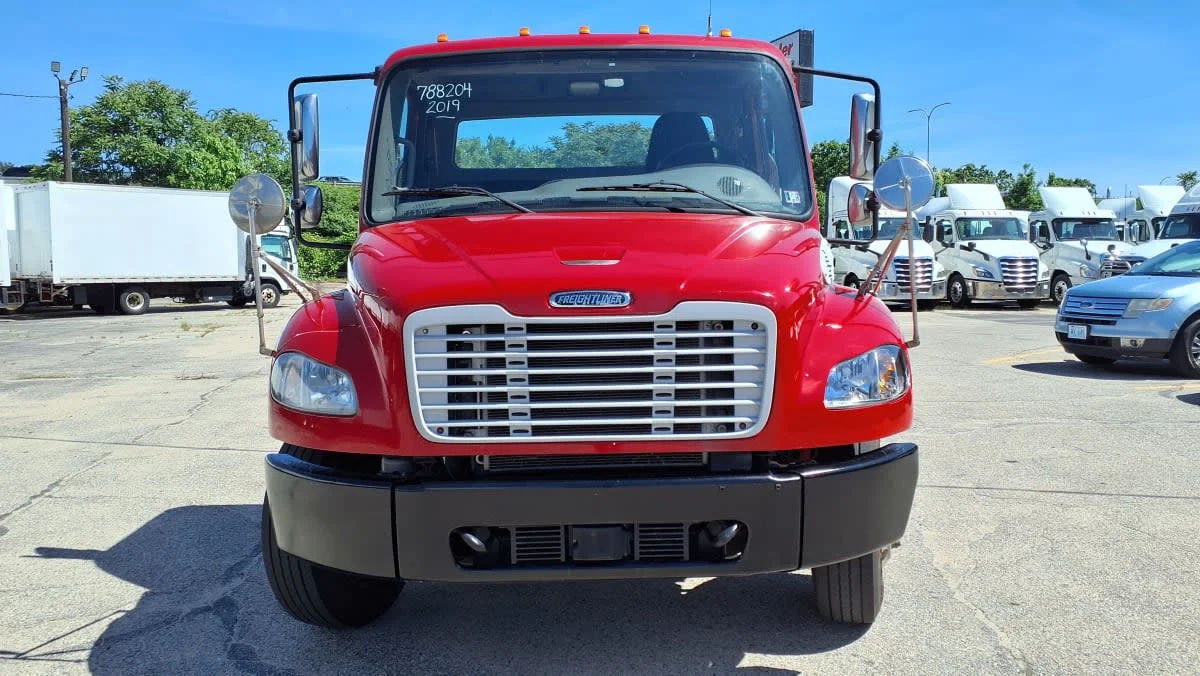 2019 Freightliner M2 106 in Warwick, RI — photo 2