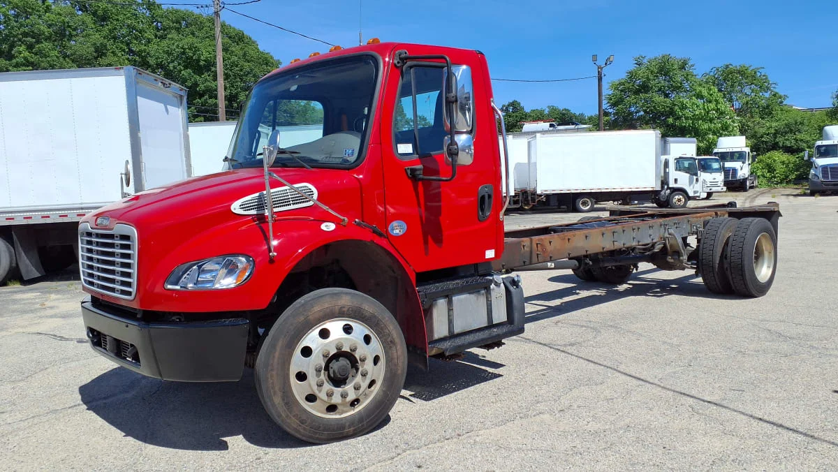 2019 Freightliner M2 106