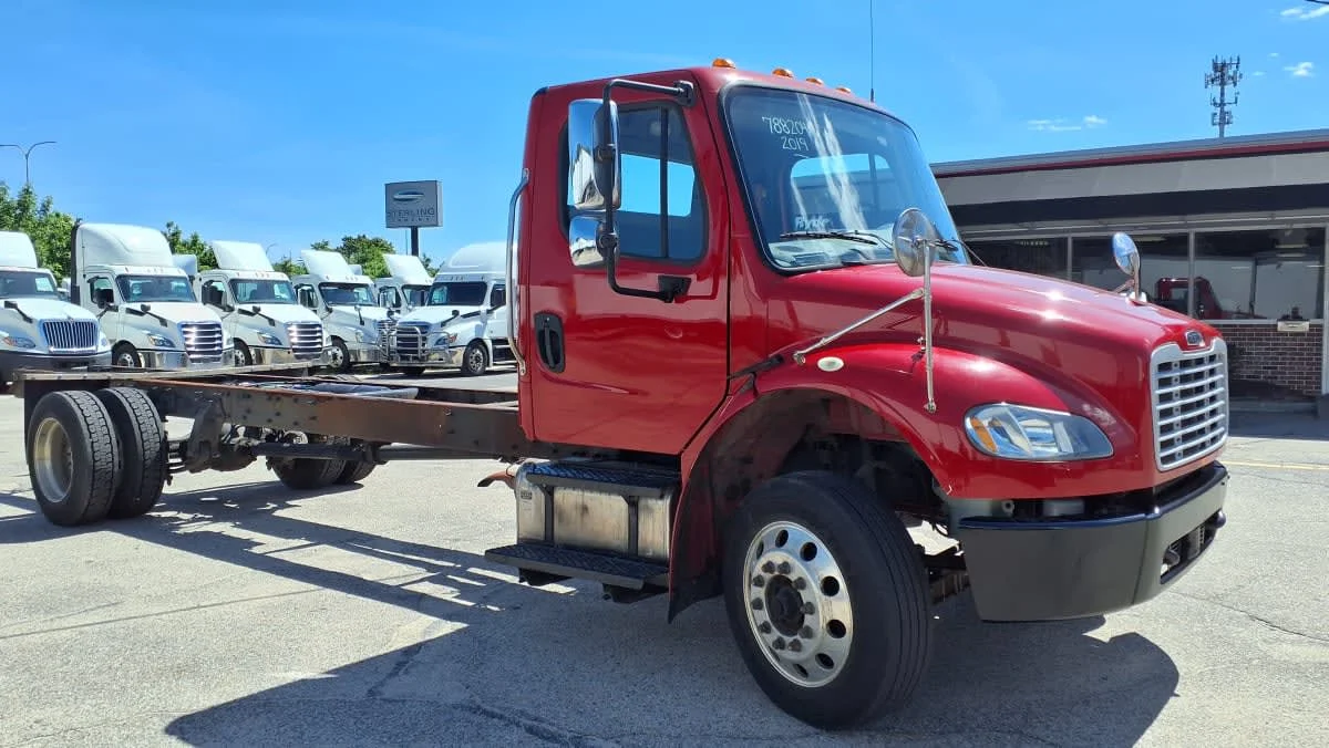 2019 Freightliner M2 106 in Warwick, RI — photo 3