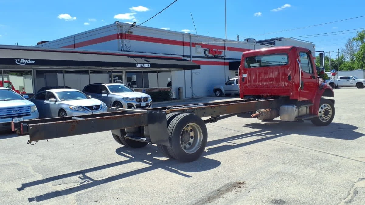 2019 Freightliner M2 106 in Warwick, RI — photo 4