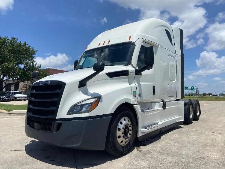 2022 Freightliner Cascadia in San Antonio, TX — photo 3