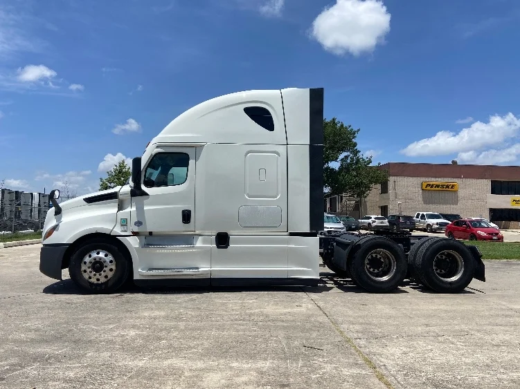 2022 Freightliner Cascadia in San Antonio, TX — photo 4