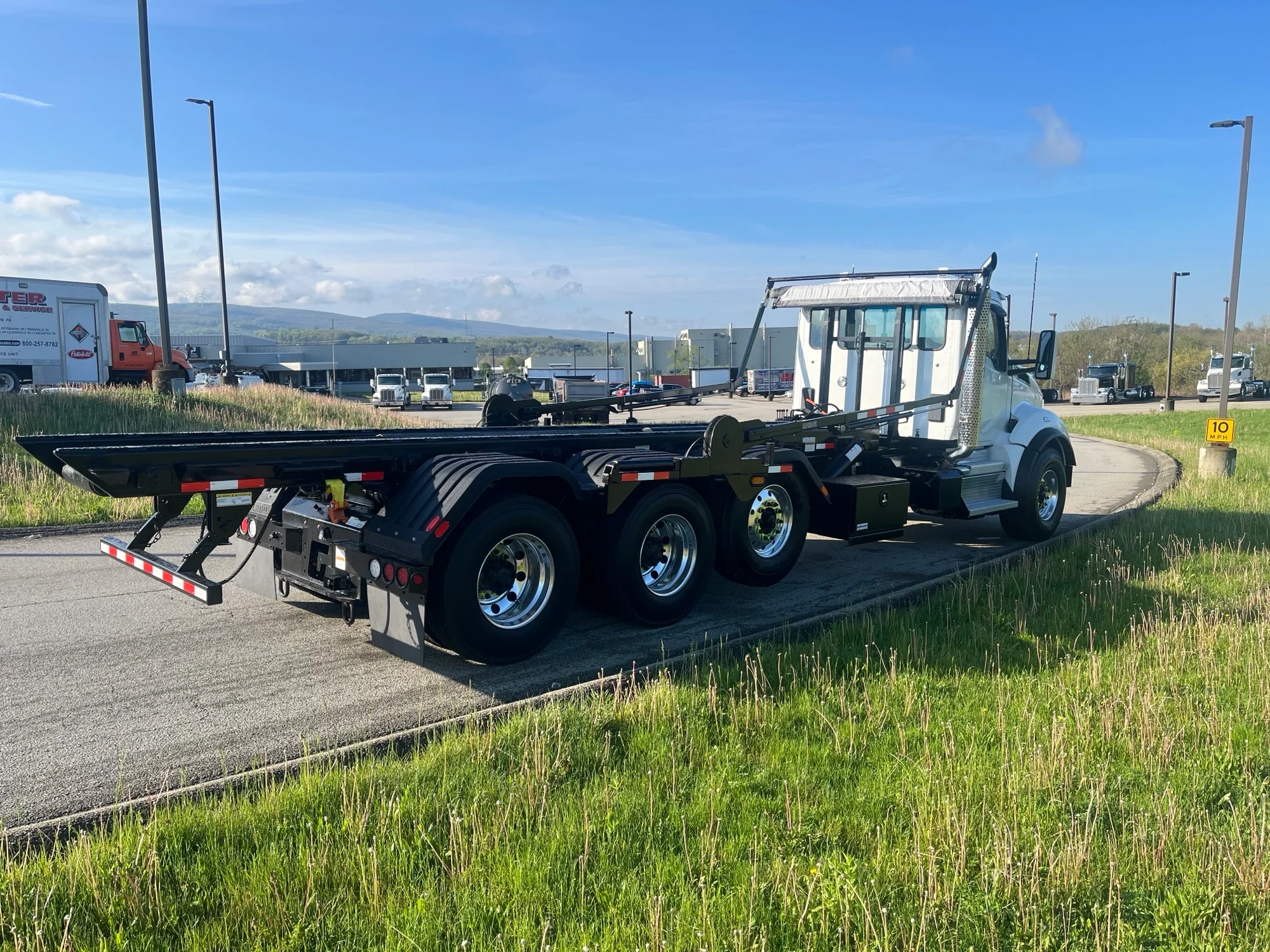 2024 Kenworth T880 - image 4