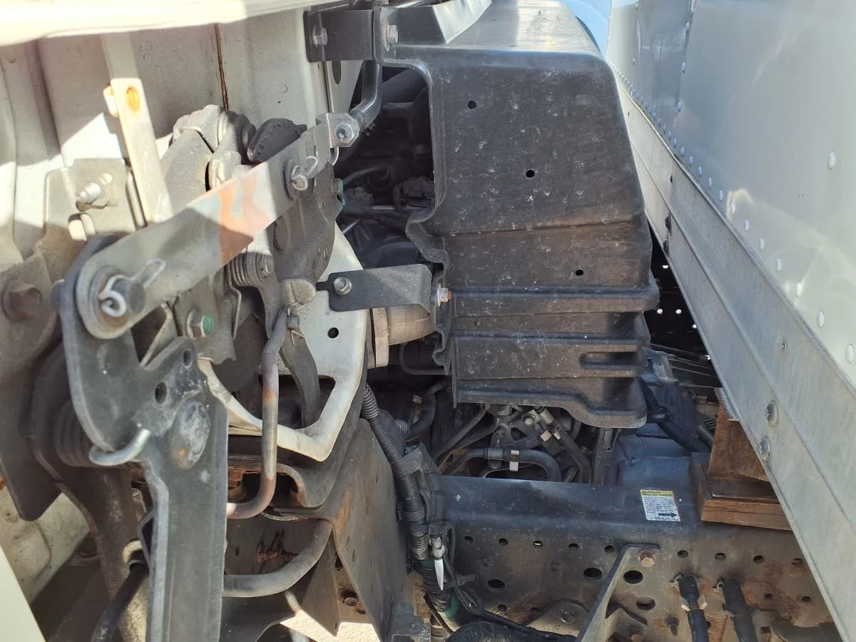 2018 Isuzu NPR - image 9