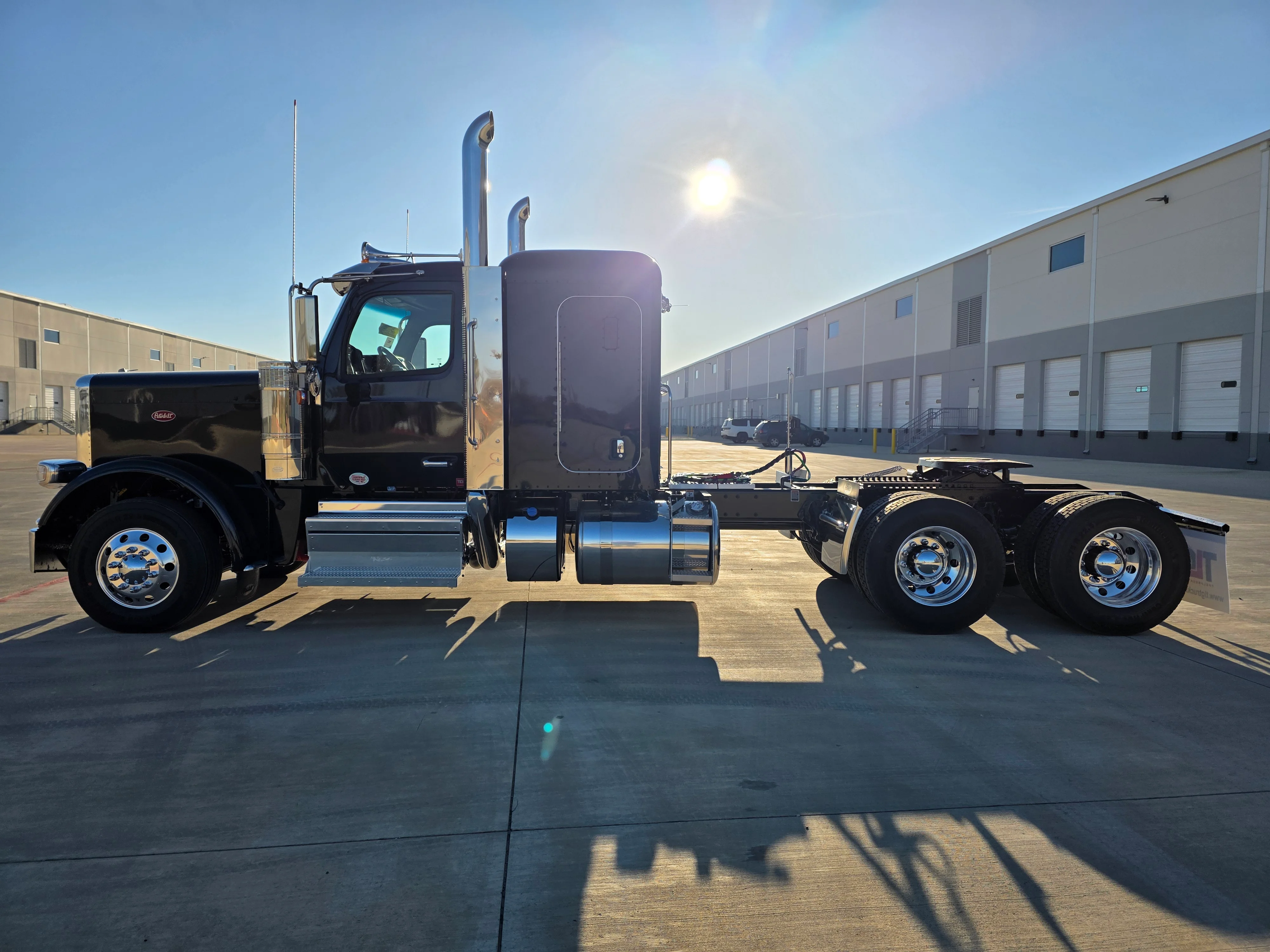 2027 Peterbilt 589 in Evansville, IN — photo 2