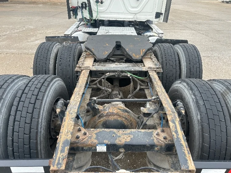 2020 Freightliner Cascadia in Allen Park, MI — photo 6