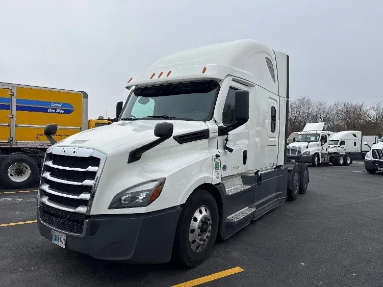 2022 Freightliner Cascadia in Indianapolis, IN — photo 3