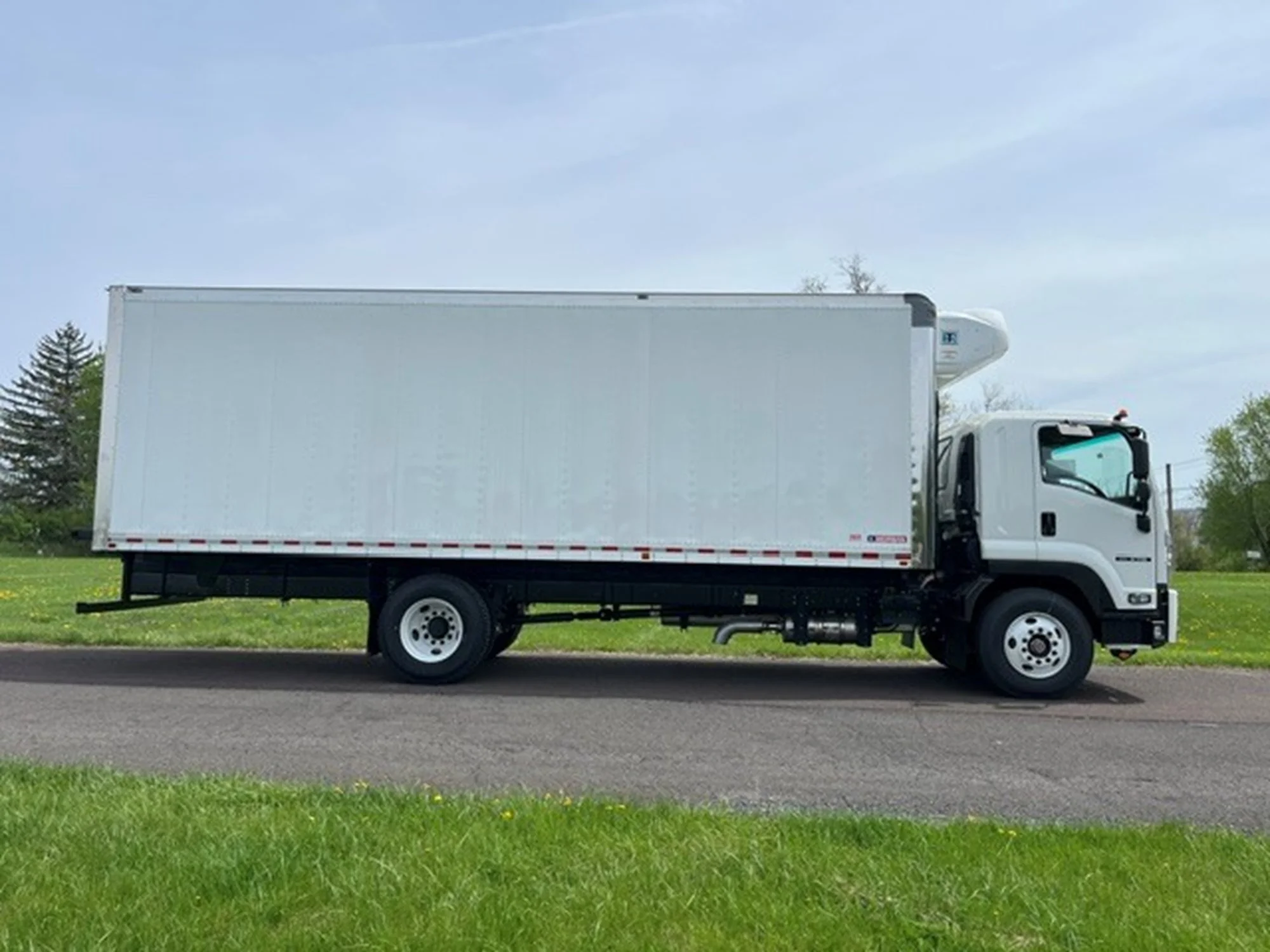 2025 Isuzu FTR in Souderton, PA — photo 2