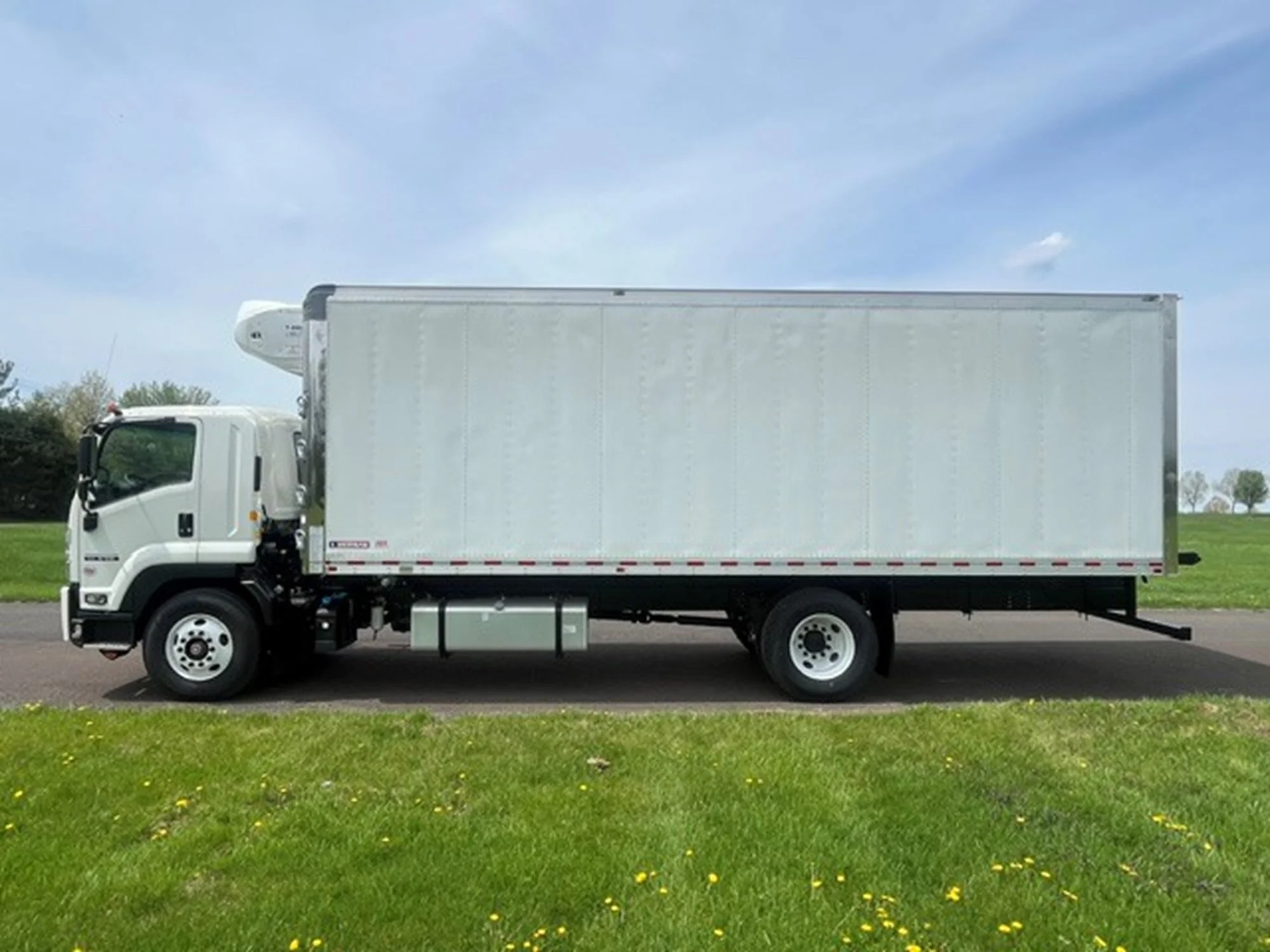 2025 Isuzu FTR in Souderton, PA — photo 4