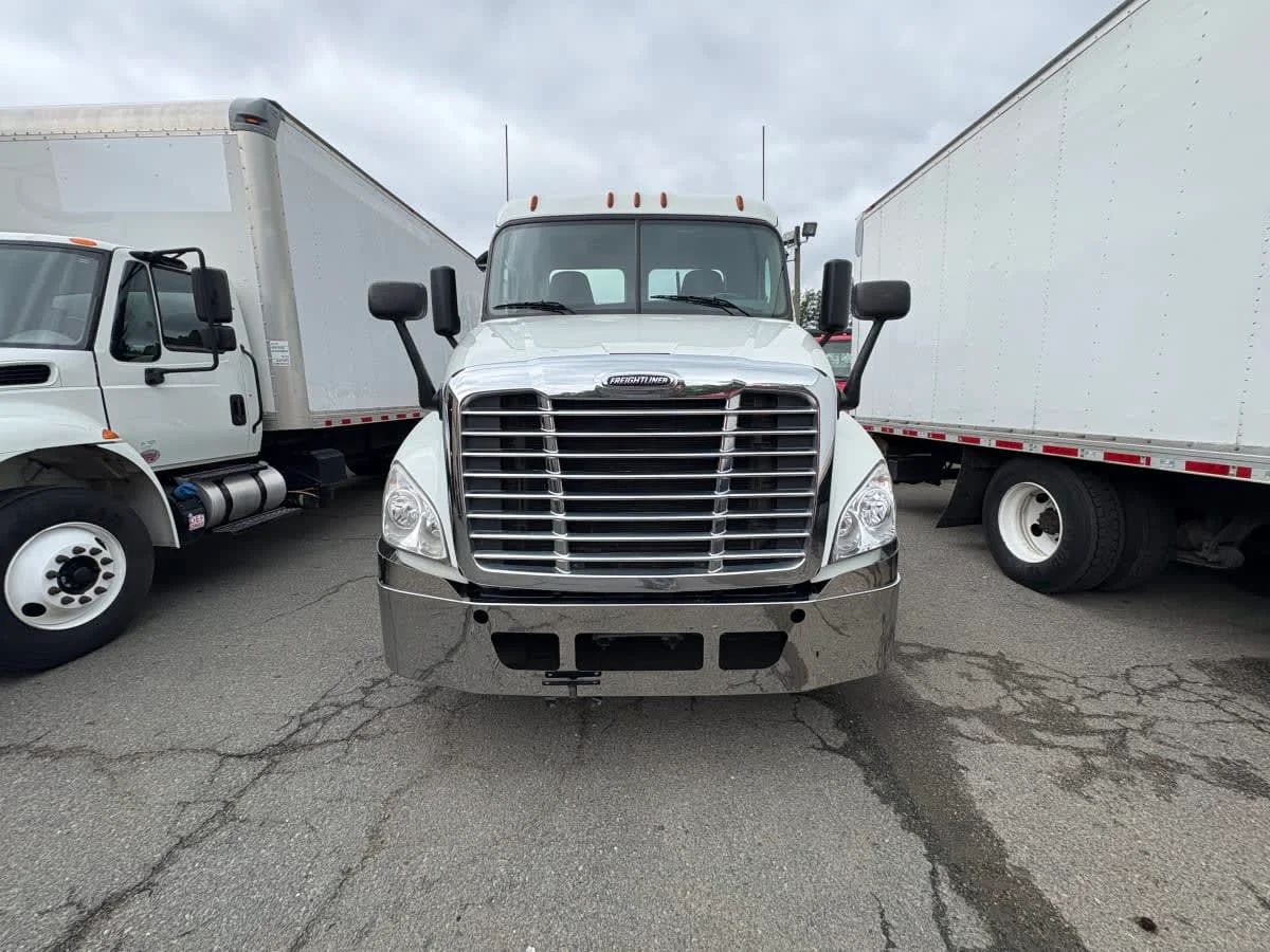 2019 Freightliner Cascadia in Ashland, VA — photo 2