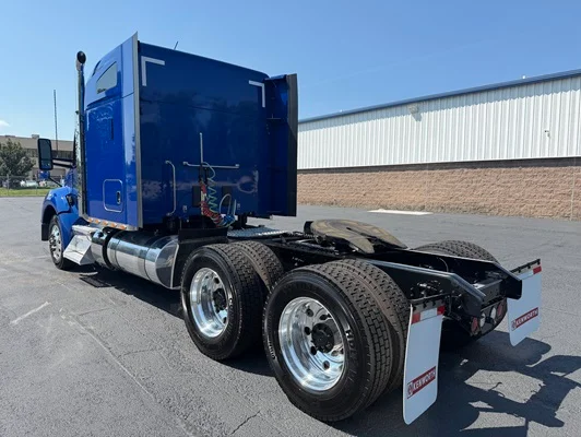 2023 Kenworth T880 in Kansas City, MO — photo 7