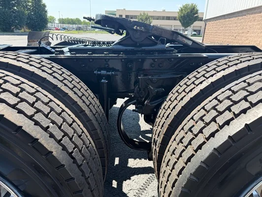 2023 Kenworth T880 in Kansas City, MO — photo 8