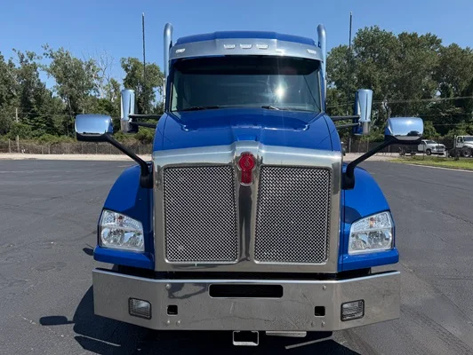 2023 Kenworth T880 in Kansas City, MO — photo 5