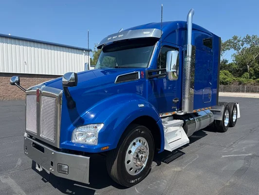 2023 Kenworth T880 in Kansas City, MO — photo 4
