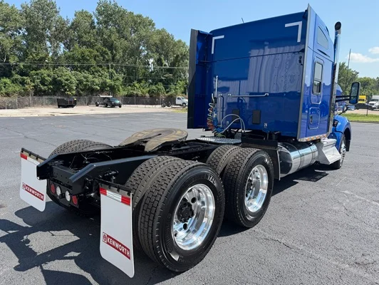 2023 Kenworth T880 in Kansas City, MO — photo 3