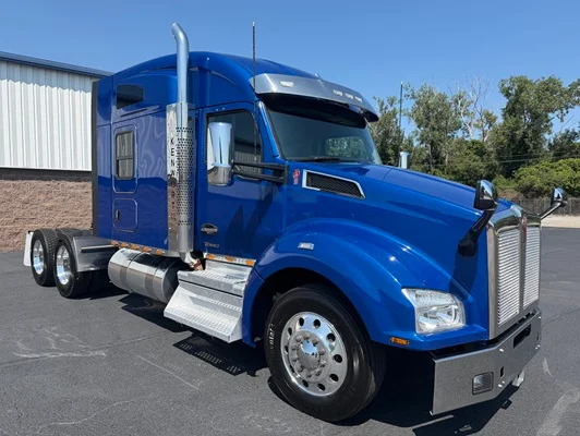 2023 Kenworth T880 in Kansas City, MO