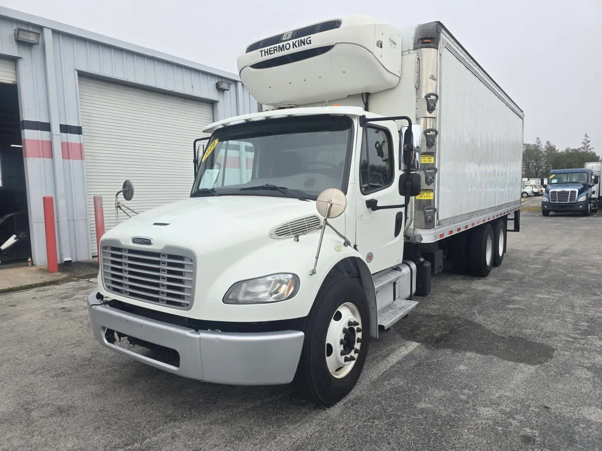 2019 Freightliner M2 106 in Tampa, FL — photo 3