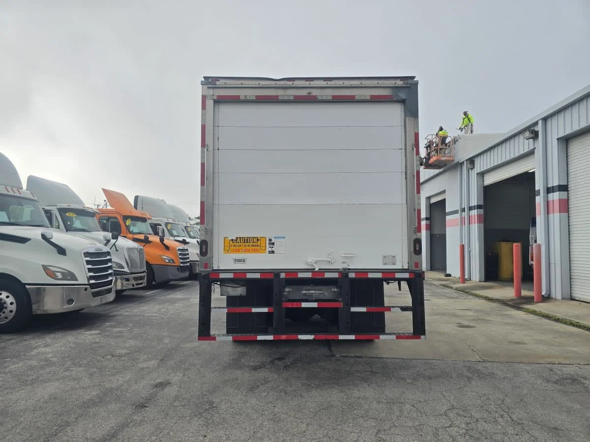2019 Freightliner M2 106 in Tampa, FL — photo 5
