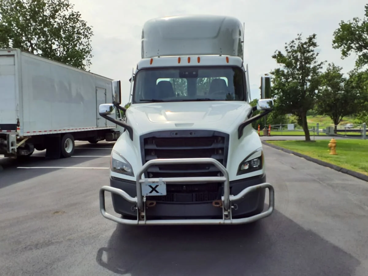 2023 Freightliner Cascadia in O'fallon, MO — photo 2