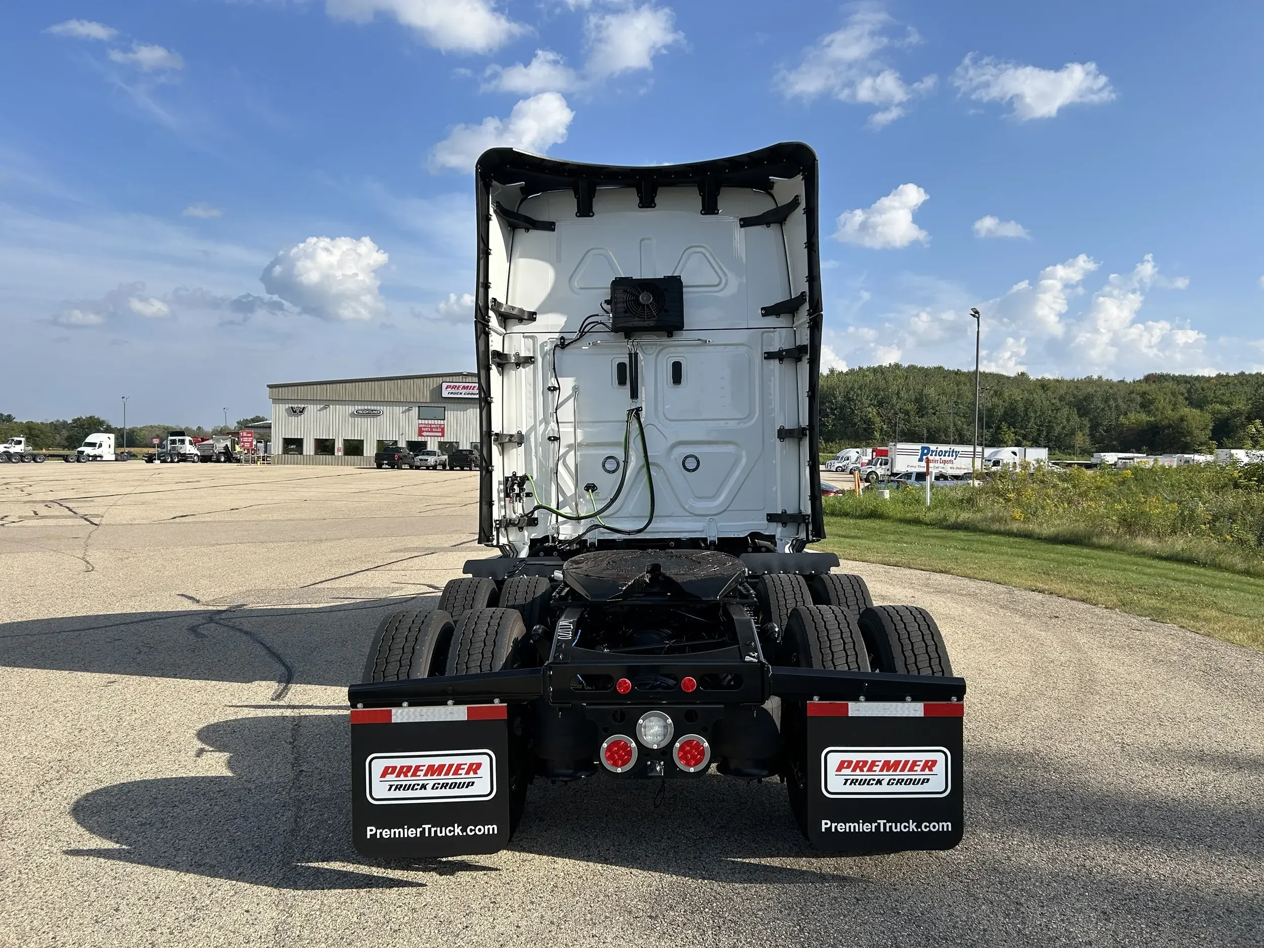 2026 Freightliner Cascadia - image 6