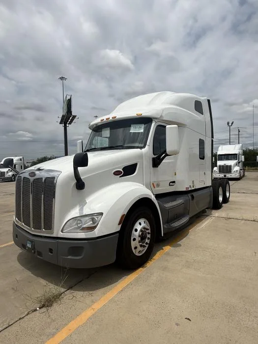 2021 Peterbilt 579 — photo 2