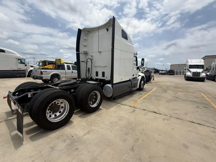 2021 Peterbilt 579 — photo 8