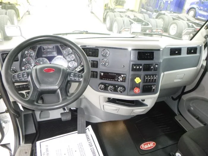 2021 Peterbilt 579 in Denver, CO — photo 14
