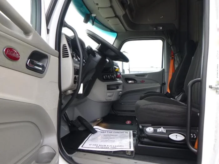 2021 Peterbilt 579 in Denver, CO — photo 12