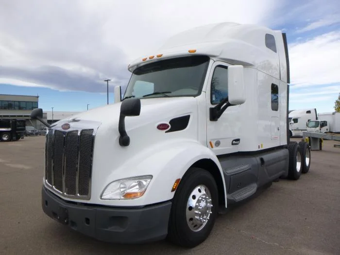 2021 Peterbilt 579 in Denver, CO — photo 2