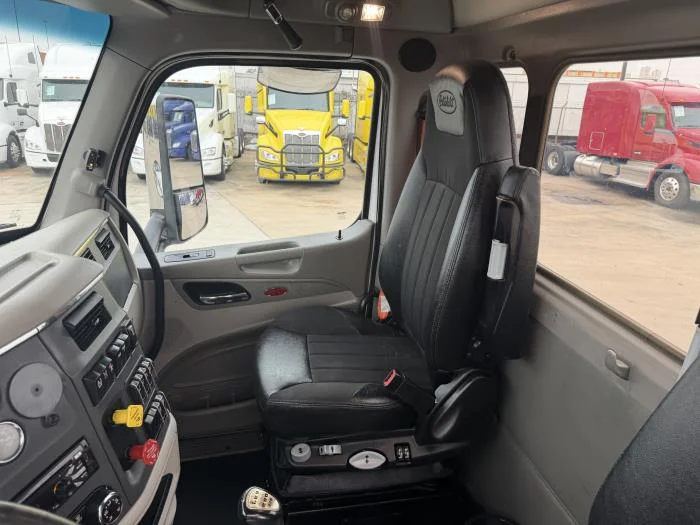 2020 Peterbilt 567 - image 26