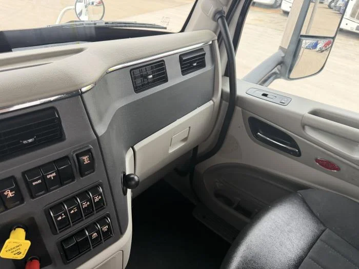 2020 Peterbilt 567 - image 29