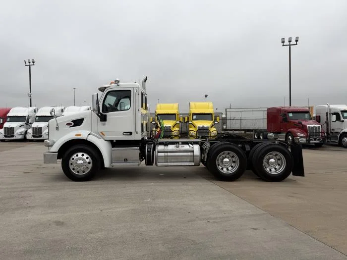 2020 Peterbilt 567 - image 3