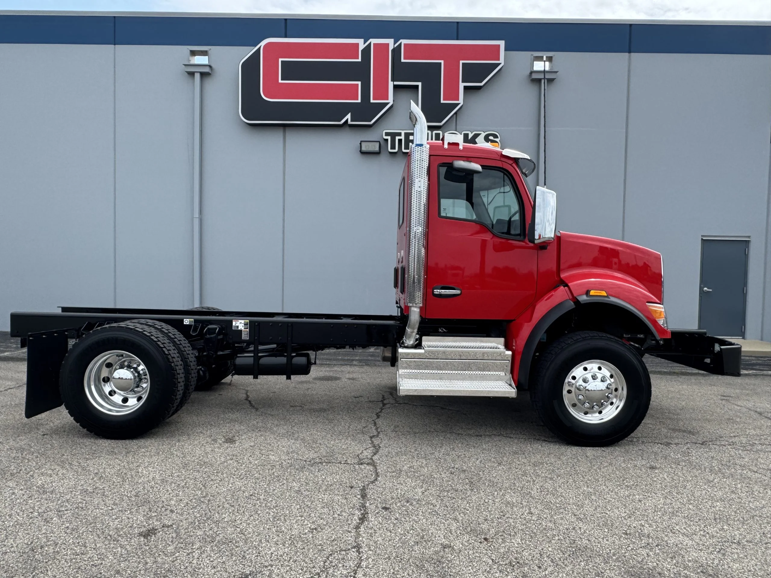 2027 Kenworth T480 in Champaign, IL — photo 4