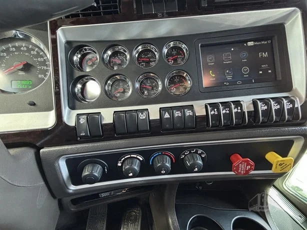 2025 Kenworth W900 - image 16