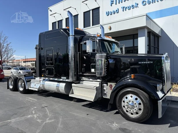 2025 Kenworth W900 - image 3