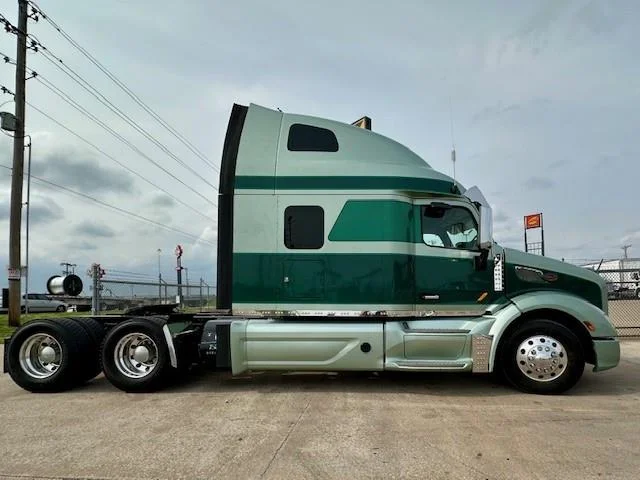2020 Peterbilt 579 - image 4