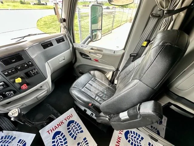 2020 Peterbilt 579 - image 14