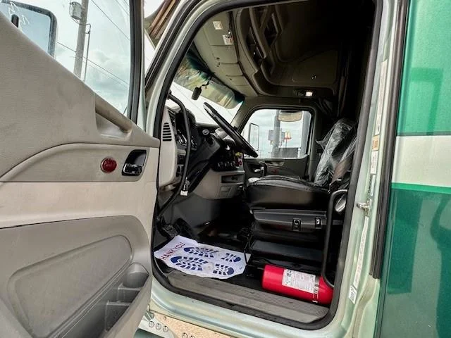 2020 Peterbilt 579 - image 11