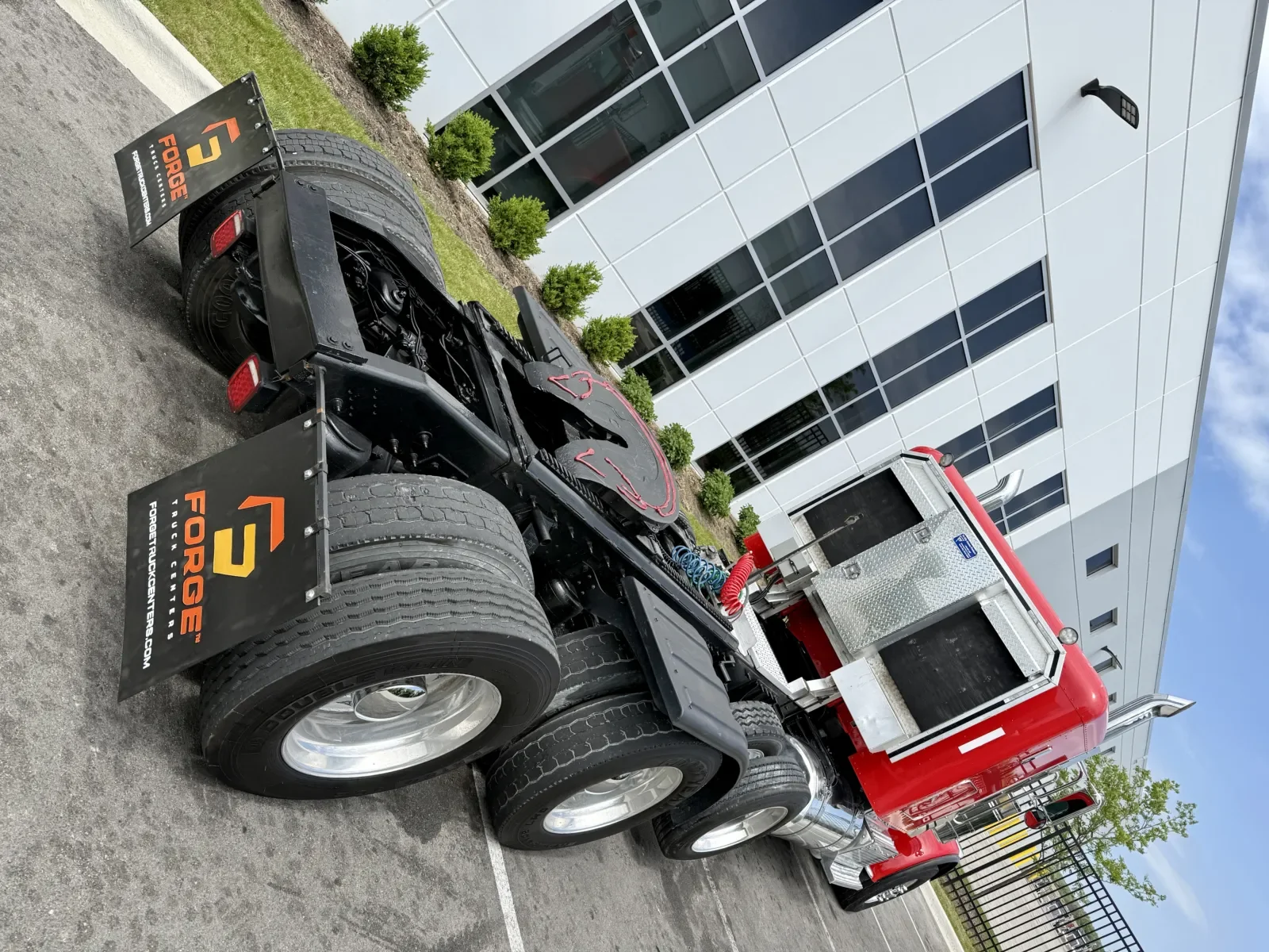 2014 Peterbilt 388 in New Lenox, IL — photo 11