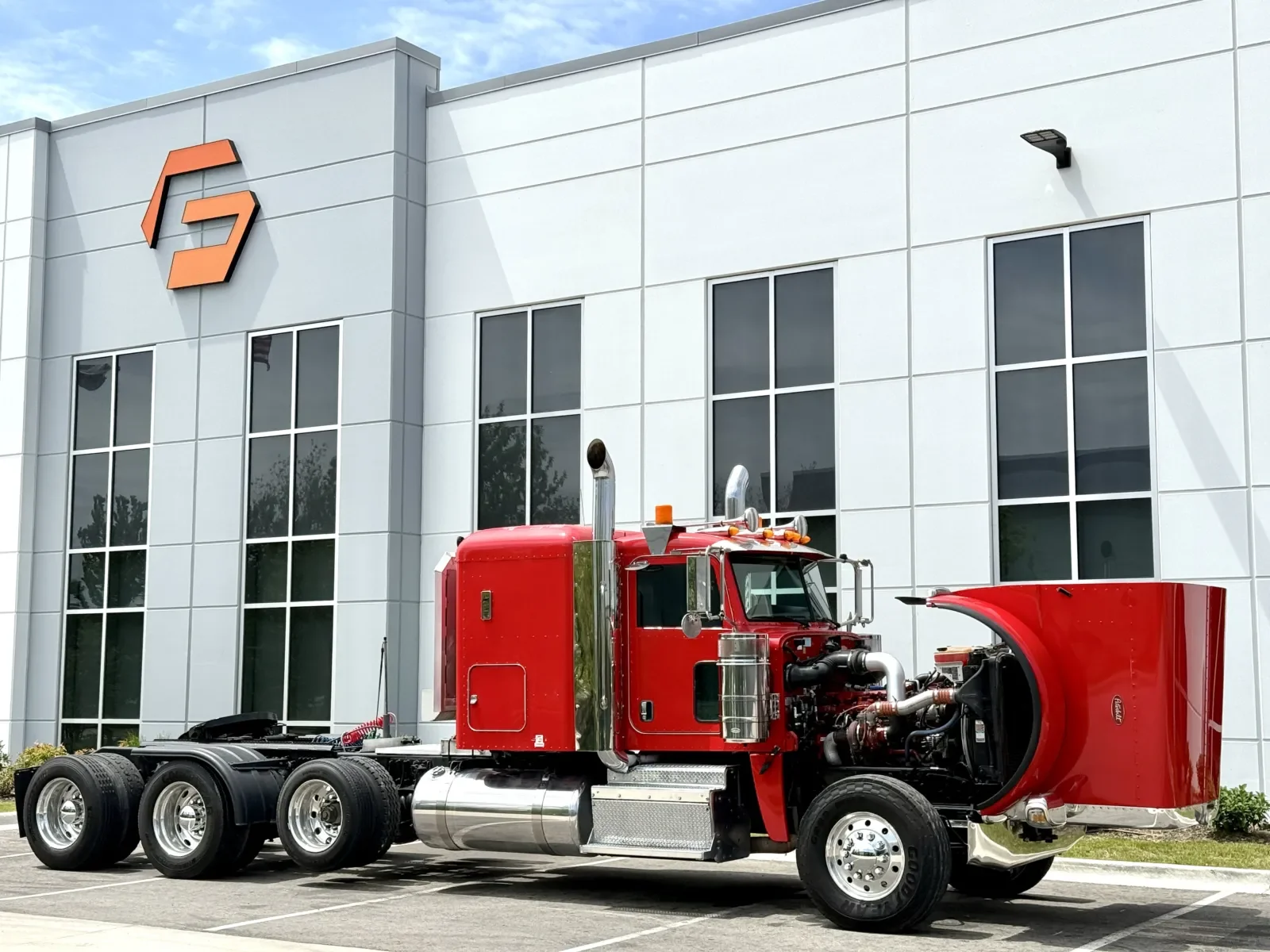 2014 Peterbilt 388 in New Lenox, IL — photo 9